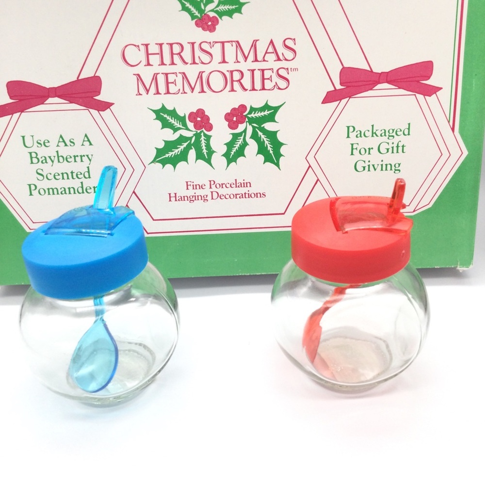 - Glassware spice jars . New comes with spoon .